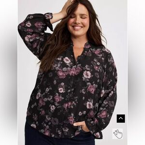 Torrid NWT size 2 (18/20) Black Floral Blouse with Mauve & Gray Flowers